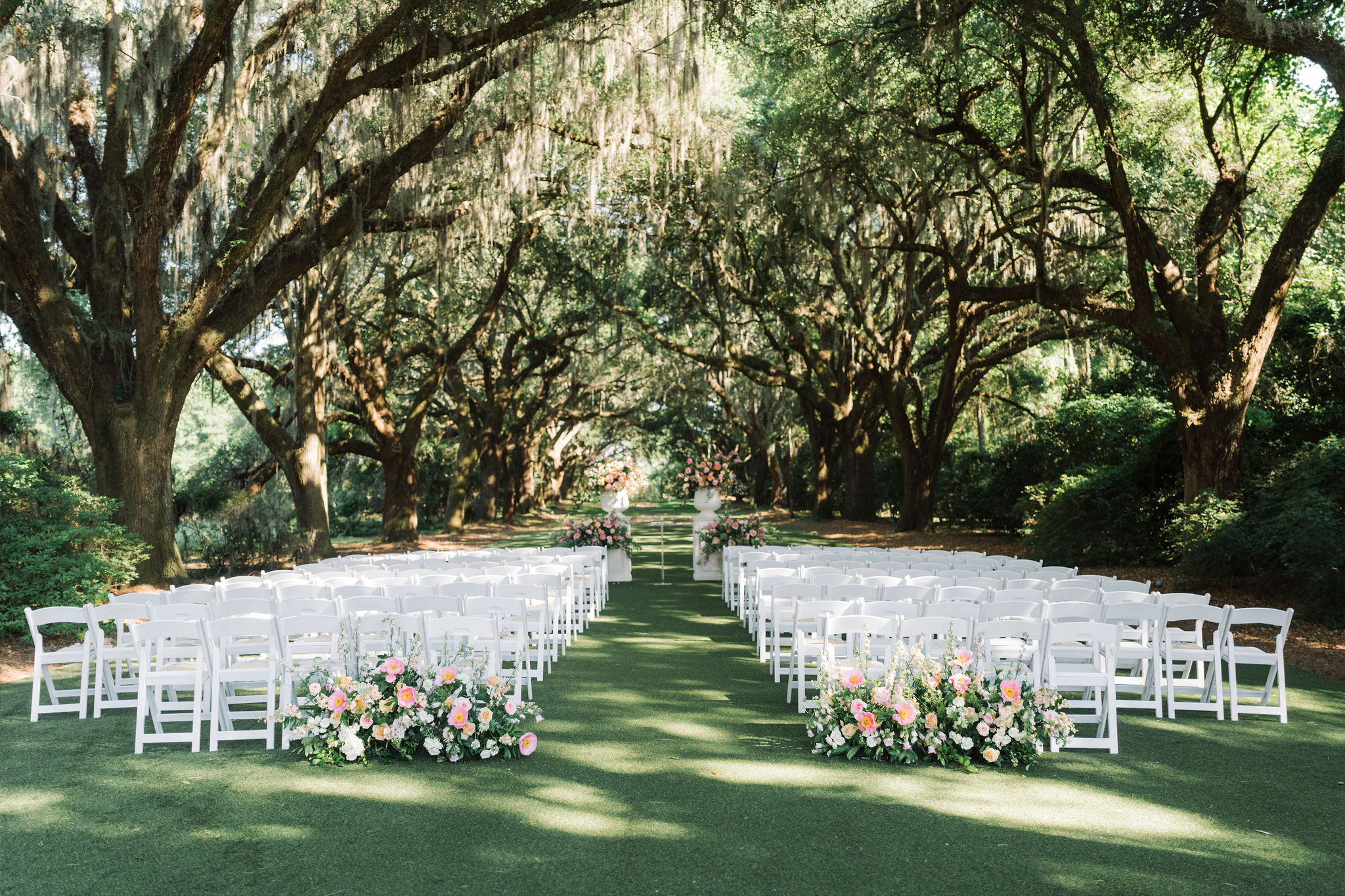 Abby Conner Wedding 477 aaronandjillian photog carolina occassions legare white structure